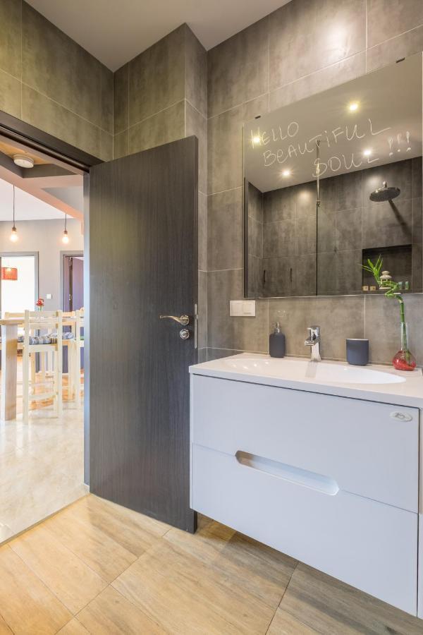 Artistic & Spacious 2Bd Central Apt By Flat Mаnager Sofia Eksteriør billede